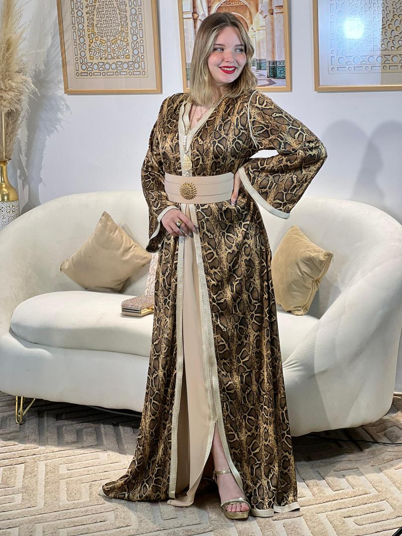 لمسة ملكية – "Une Touche Royale"قفطان عصري – "Caftan Moderne" توصيل مجاني للمنزل السعر مليون و ميتين و ثمانينالف